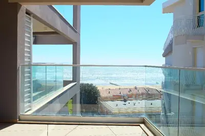 Image de Appartement \"Nember Sea Houses\" avec vue sur la mer, terrasse privée et balcon
