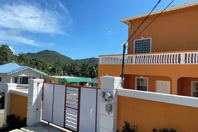 Image de 2-bedroom condo in Gros Islet 10 mins drive to beach & Stadium