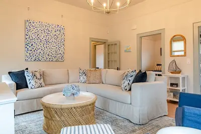 Image de New Listing! Walk to Narragansett Town Beach