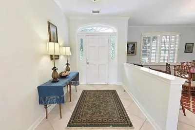 Image de Spacious 4-bedroom house with Ac, WiFi in charming Palm City
