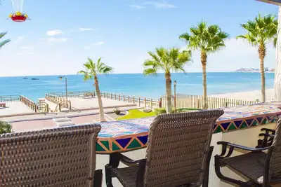 Image de Las Gaviotas 424 – Oceanfront Comfort w/ Pool, Wi-Fi & Sunset Patio