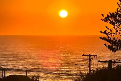 Image de 100m from Beach: The Wambi Getaway, Pet Friendly, 2br, Entire Apartment and Yard