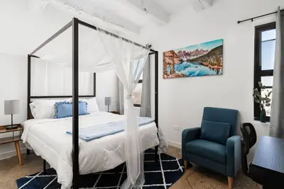Image de Elegant Style Loft Montrose|13 mins Dt|4 mins Lake
