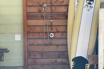 Image de Sunlit Surf Retreat