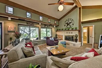 Image de Serene 3 Br Canyon Lake Getaway w/ Stunning Views!
