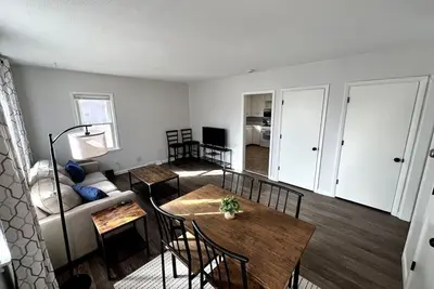 Image de Lower Level 2 Bedroom Duplex