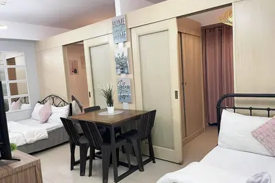 Image de Family\/ Barkada 2br With Balcony Moa fireworks View \/ 10Mins to Naia