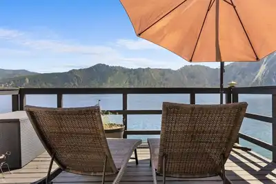 Image de Grandview Lakeside Escape - Stunning Lake & Mountain Views, Private Dock & Deck, Bbq, Near Bayview!