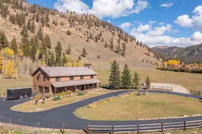 Image de Colorado's Hidden Gem: Fish, Raft & Ride Horses in Scenic Mountain Setting