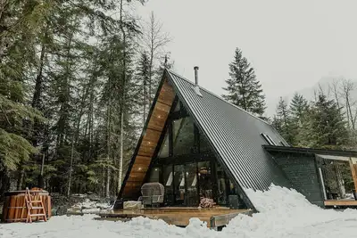 Image de The Hidden Eh | A-Frame Cabin w/ Mountain & Forest Views