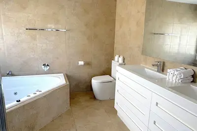Image de Surfers Paradise Waterfront Home with Pool & Dock