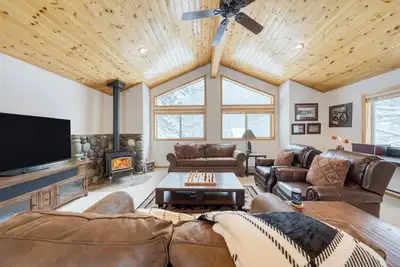 Image de Oslo Haus by AvantStay | Cabin Retreat Near Northstar + Downtown Truckee