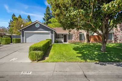 Image de Comfortable Modern 4 Bedroom / 2 Bath Entire Home