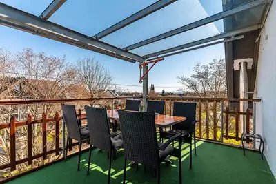 Image de Appartement '7, 4 Schlafzimmer, Balkon' avec terrasse partagée et Wi-Fi