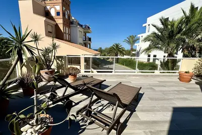 Image de Carlton 5 En première ligne de plage avec grande terrasse