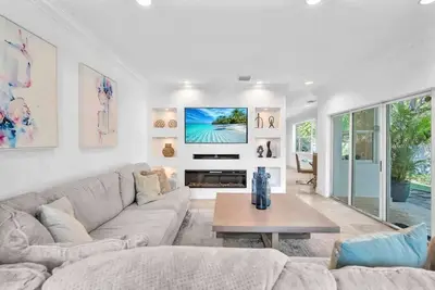 Image de Grove Walk Manor | 3br Oasis in Coconut Grove