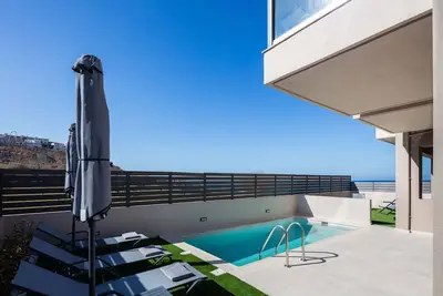 Walking distance from the beach, villa complex with 2 pools!