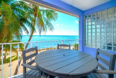Image de Renovated 2 Bdr Beachfront Condo w/ Pool + Tennis