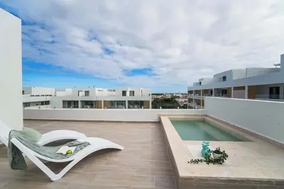 Image de 4 Bedroom Beach Penthouse w private rooftop