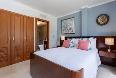 Image de Playa Dorada beach condo on golf course w/ pool & gym
