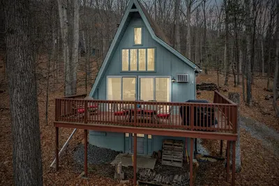 Image de Cricket Chalet- Pets | Grill | Wifi | Deck | Pool Access | Hike |Games