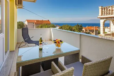 Exquisite Apartment Yellow Close to the Sea