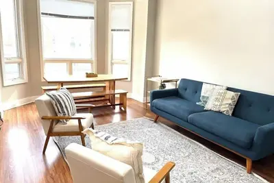 Image de Beautiful Unit Chi in Prime River North - top floor