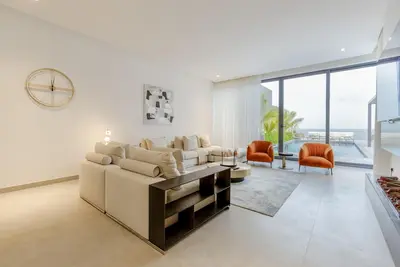 Image de Pool and Sea Views 4br + Assistant's Room Villa with Own Pool