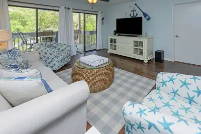 Image de 2 Br Condo with Shared Pool! Sea Grove 202