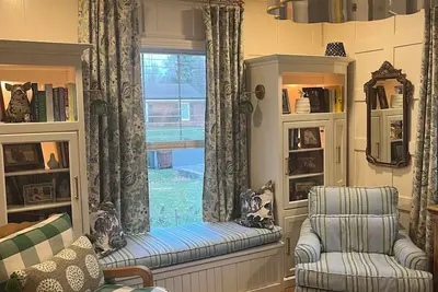 Image de Charming 4-bedroom house made for entertaining in peaceful Brownsboro Farm
