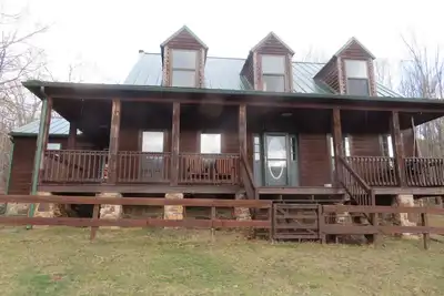 Image de Charming 4-bedroom farmhouse in remote Highland County with WiFi