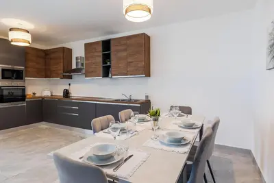 5 mins walk from Valletta Ferry - Apartment in Sliema with View of Valletta.