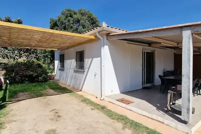 Image de T2 mitoyen dans mini villa Ă la campagne. A 15 mn des plages et d'Ajaccio.