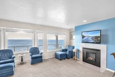 Image de Perched above the rugged basalt cliffs of North Depoe Bay, ocean views
