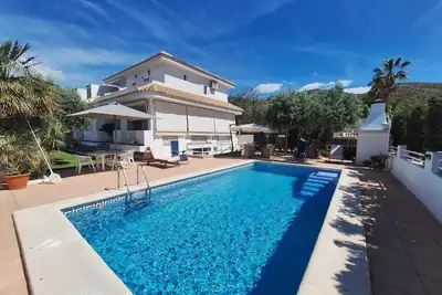 Image de Second floor apartment with pool, 2 minutes from the beach.