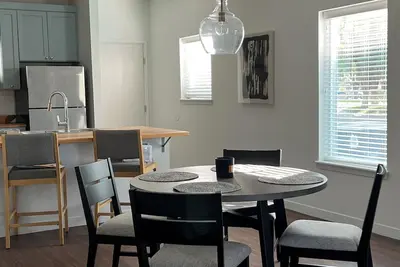 Image de Duplex w/Lake View, near Space X, Beautiful!