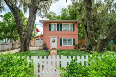 Image de Charming 2-bedroom house in historic Mount Dora with WiFi, Ac, & full kitchen