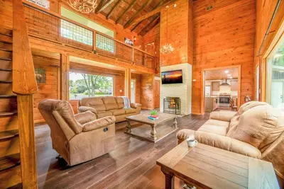 Image de Relaxing 3bd Creekfront Home w/ Firepit! Near Town