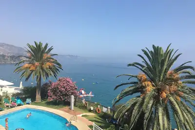 Image de Attractive Firstline apartment on the beach in central Nerja