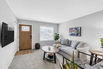 Image de New! Modern 3br Getaway in Hazel Park