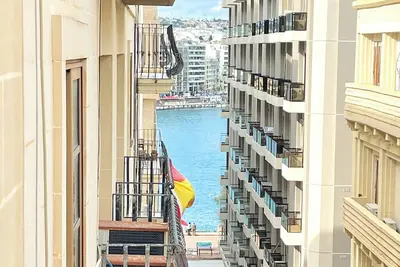 Charming Coastal Suite in Cosmopolitan Sliema