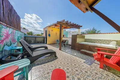 Image de 3 Private 1br downtown w/jacuzzi+pool