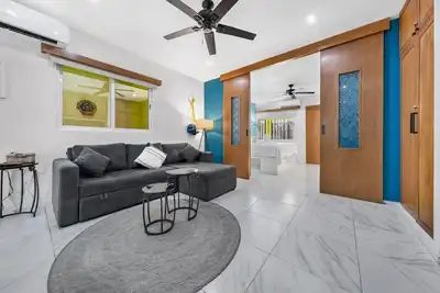 Image de 2 private 1br downtown w/pool