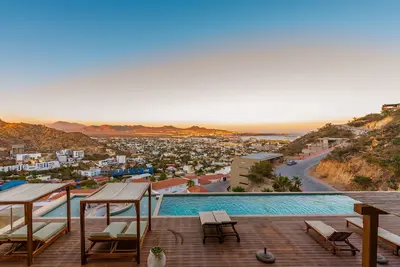 Image de New! Stunning 3 Bedroom Condo in Pedregal, Access to Gym, Sauna, and Pool!