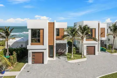 Image de 4-bedroom oceanfront villa in Melbourne Beach with