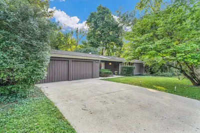 Image de Incredible Mid-Century home in premium location