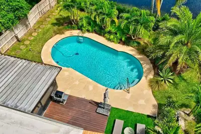 Image de Stunning 4-Bedroom House with Private Saltwater Pool in Sunny South Florida
