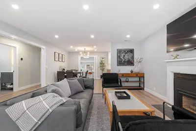 Image de Contemporary 2-bedroom house with large backyard in tranquil Redwood City