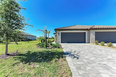 Image de Brand New 2-bed/2-bath villa in Lorraine Lakes w/ expanded lanai. 3 beds w/ den!