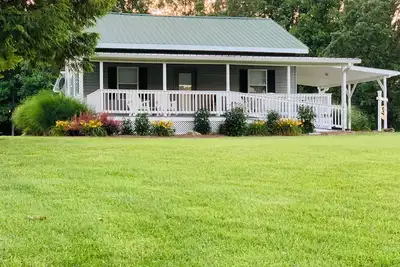 Image de Renovated Farm Cottage near Fall Creek Falls State Park